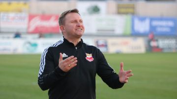 "Zabrakło nam piłkarskiego farta". Trener Chojniczanki Krzysztof Brede o zakończonym sezonie i planach na następny (WIDEO)