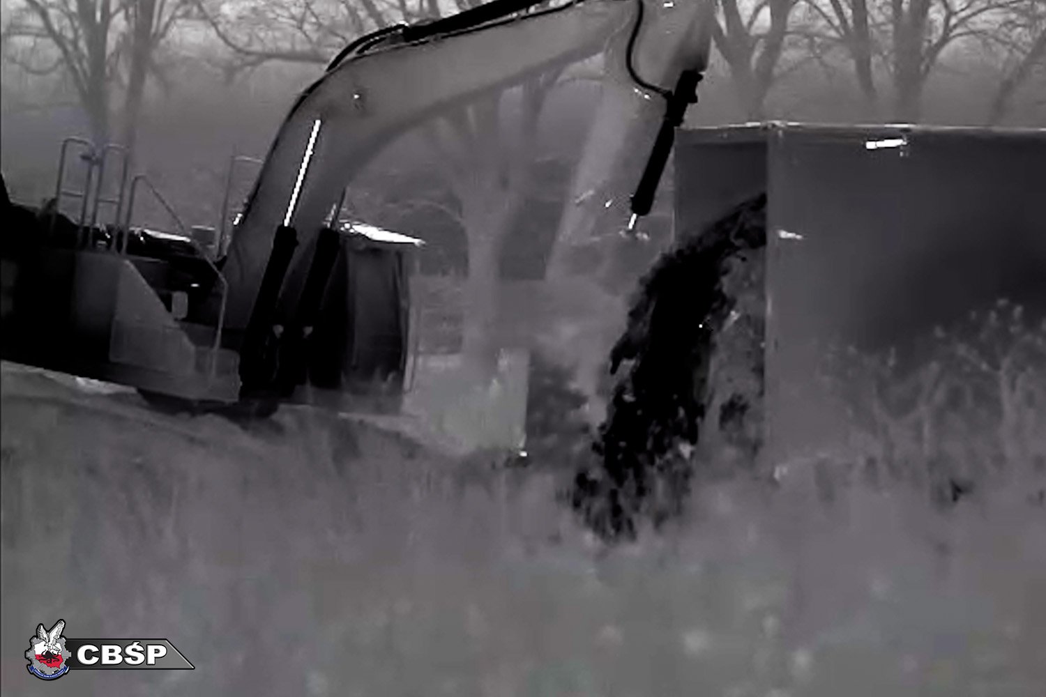 Nielegalnie składowali niebezpieczne odpady. W powiecie kościerskim wpadł domniemany szef grupy przestępczej (WIDEO)