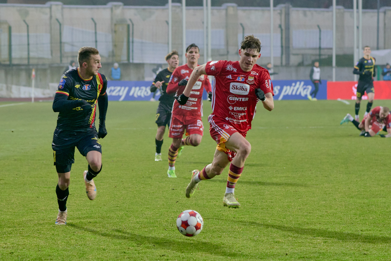 Jaki ten sezon był dla Handballu, a jak zakończy się dla Chojniczanki? Rozmawiamy ze szczypiornistami z Czerska i piłkarzem Maksymilianem Tkoczem (WIDEO)